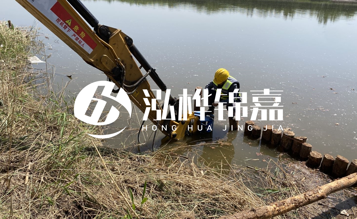 護(hù)坡樁選擇松木樁還是杉木？