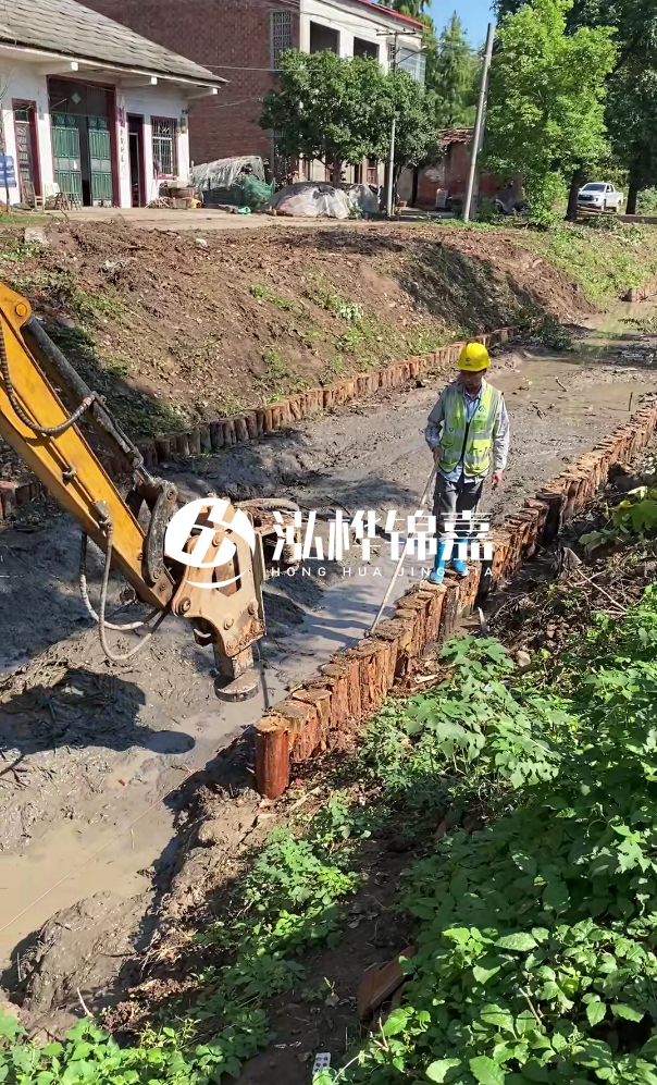 寧德河道清淤專業(yè)施工-挖掘機清理河底淤泥的深度如何控制？